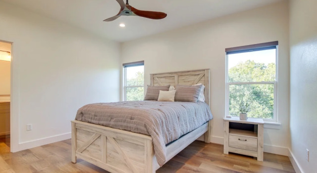 Modern Kingsland Home w/ River Access & Kayaks!