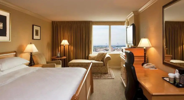 Номер Standard Sheraton LaGuardia East Hotel