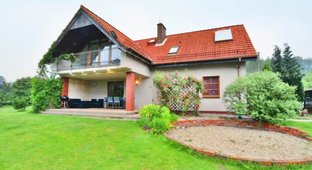Коттедж Comfortable, large holiday home with a garden