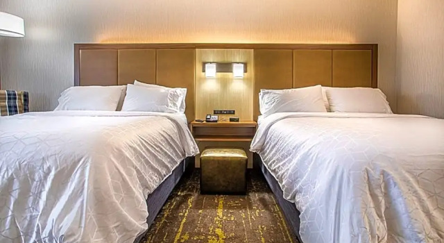 Четырёхместный люкс Holiday Inn Express Hotel & Suites Kalispell by IHG