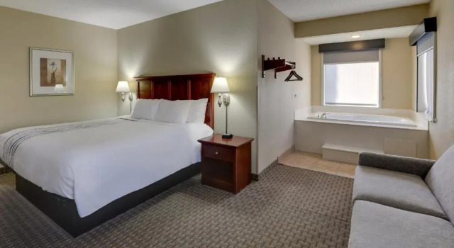 Люкс Deluxe Barrington Hotel & Suites