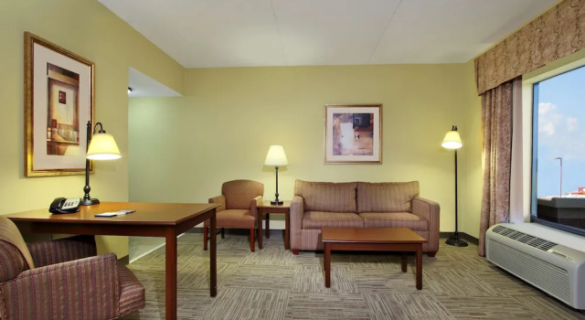 Люкс Hampton Inn & Suites Madisonville