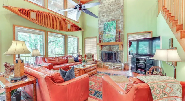 Riverfront Cabin on 2 Acres in Glenwood!, Prenota Casa vacanze  