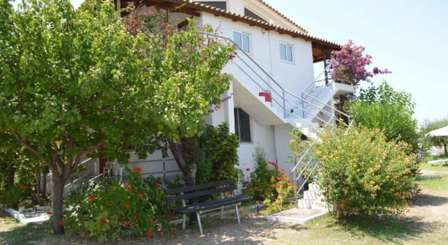 Апартаменты Theodore Apartments