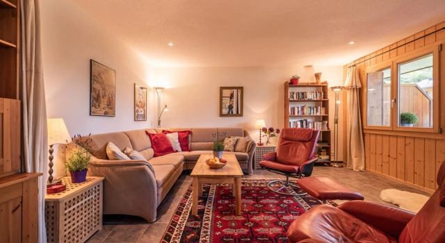 Chalet Roossi Huus 3, Prenota Chalet Hotel a Canton Berna con parcheggio, Parcheggio
