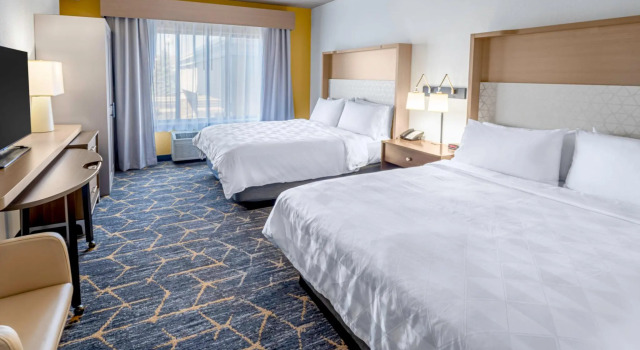 Четырёхместный номер Standard Holiday Inn & Suites Wausau-Rothschild by IHG
