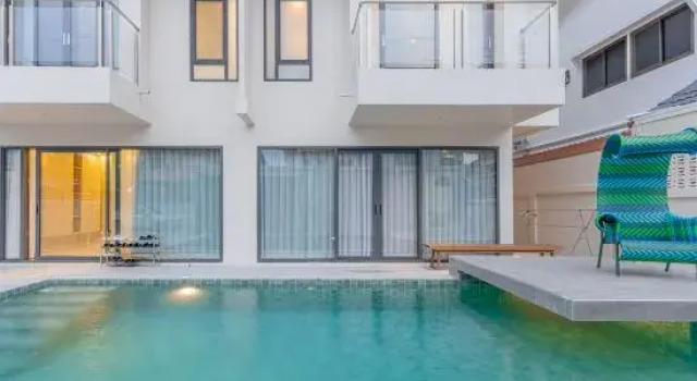 TML-4 bedroom 6 bathroom villa in Pattaya city (private KTV room + pool)