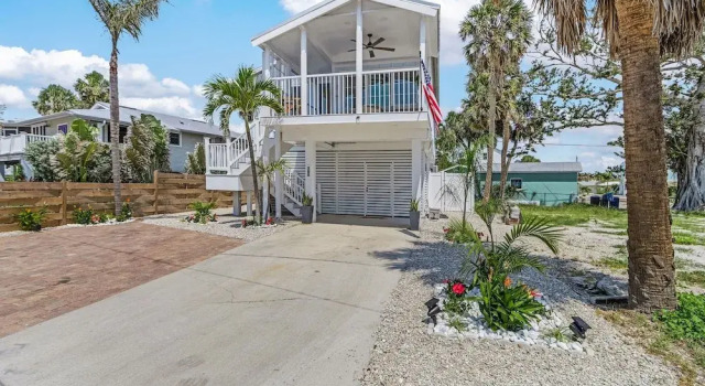 Коттедж 197 Beach Daze: 3br Pool Home, W/ Deeded Beach Access! 3 Bedroom Home