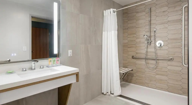 Accessible номер Wyndham Garden Winnipeg Airport