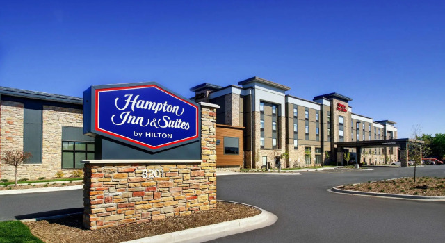Двухместный люкс Hampton Inn & Suites Milwaukee West