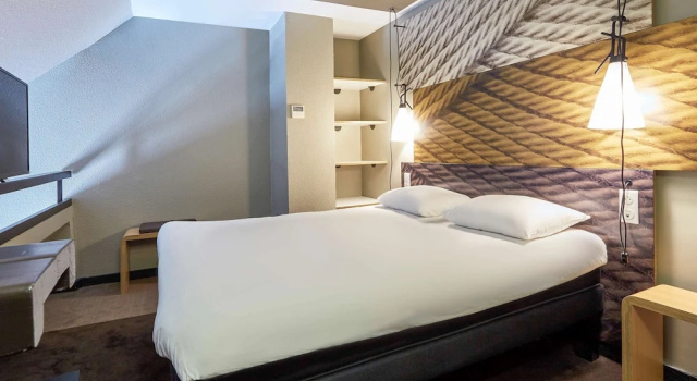 Номер Standard Мансарда с балконом ibis Deauville Centre
