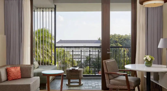 Двухместный номер Deluxe с балконом и с видом на город Courtyard by Marriott Bali Seminyak Resort