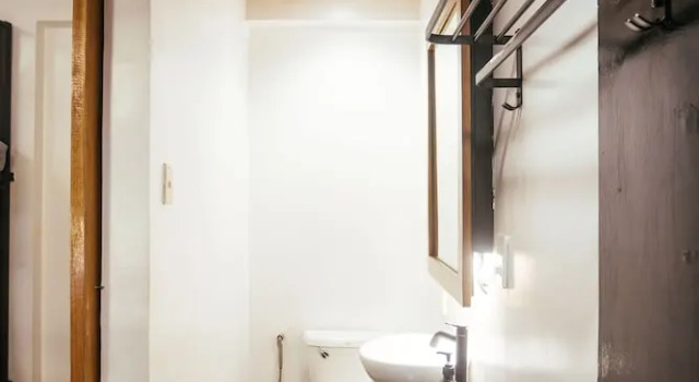 Кровать в общем номере (женский номер) Outpost Beach Hostel