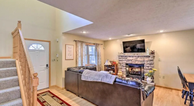 Коттедж с 3 комнатами с балконом Walk to Pool & Lake: Albrightsville Vacation Home!
