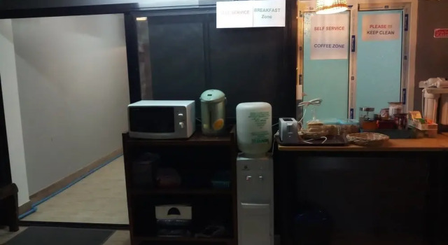 Nuengthong hostel, Забронировать Хостел Отели Чиангмай с парковкой, рядом с Wat Srisupan, Парковка