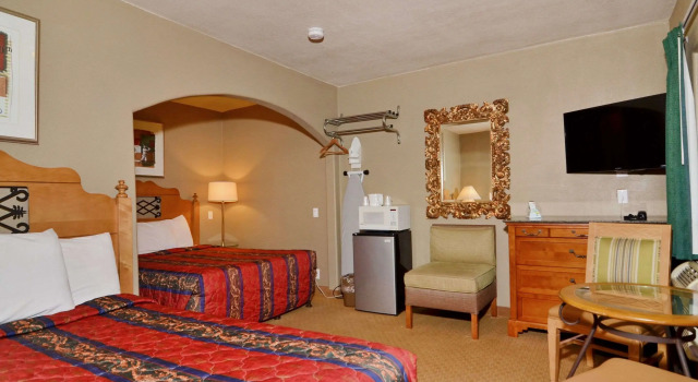 Rodeway Inn and Suites near Coachella, Забронировать Мини-отель Коачелла штат Калифорния
