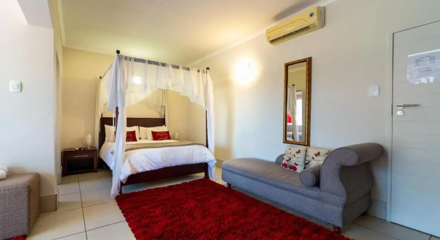 Sunriver Kalahari Lodge Riverside stay in Upington, Забронировать Отель Отели Апингтон с бассейном, рядом с Kalahari Mall, Бассейн