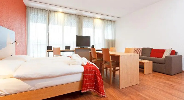 Номер Standard с балконом SwissEver Hotel Zug