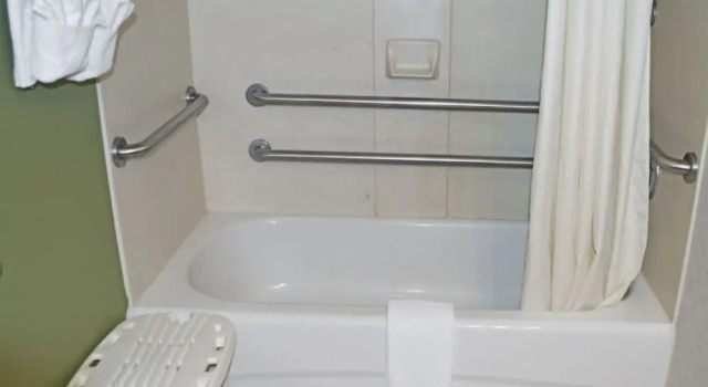 Номер Business Sleep Inn & Suites Virginia Horse Center