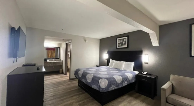 Двухместный люкс Speedway Inn & Suites