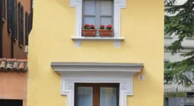 Lora Luxury House