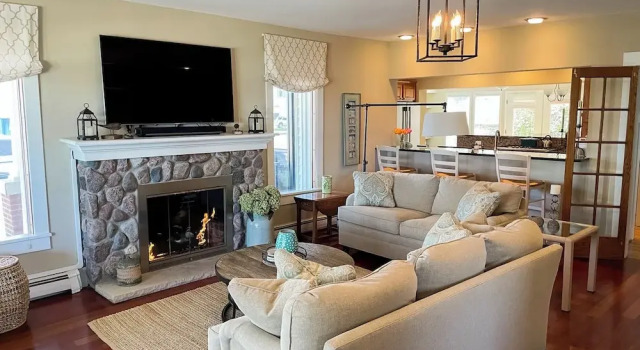 5BR Lake-view Home w/ Pool & Seasonal Hot Tub