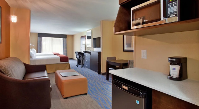 Люкс Holiday Inn Express & Suites St Louis Airport by IHG
