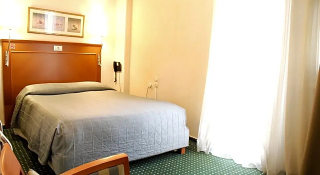 Двухместный номер Standard с балконом и с видом на город Adrian Hotel