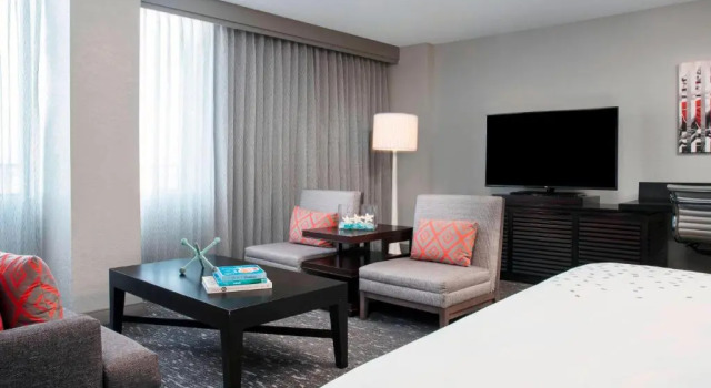 Полулюкс Renaissance Fort Lauderdale Cruise Port Hotel