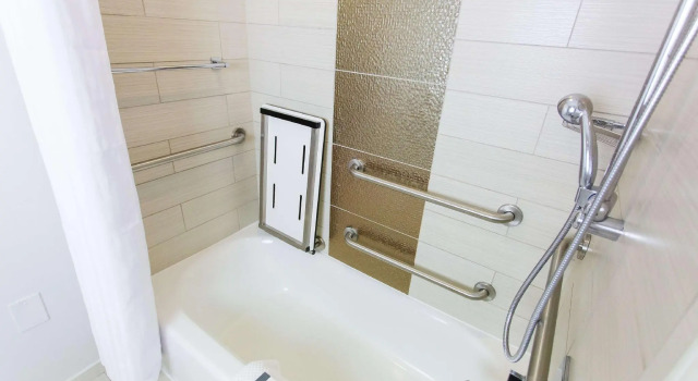 Двухместный номер Mobility/Hearing Accessible DoubleTree by Hilton Historic Savannah