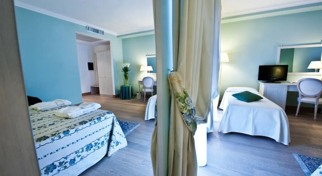 Трёхместный семейный номер Standard OSTUNI PALACE - Hotel Ristorante & SPA