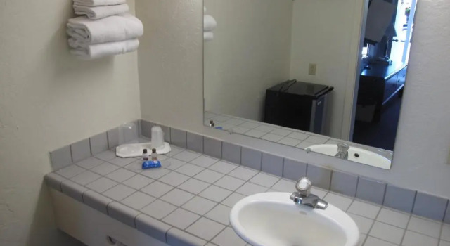 Двухместный номер Standard Discovery Inn Monterey Bay