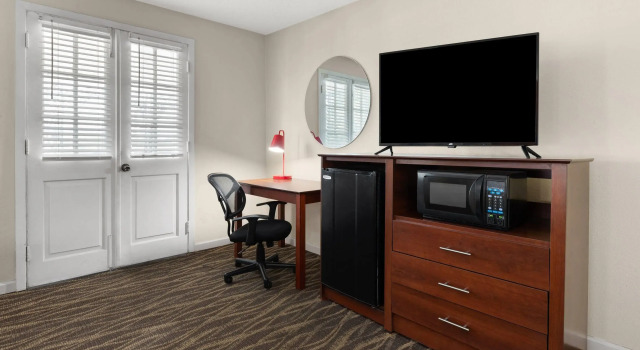 Super 8 by Wyndham New Orleans