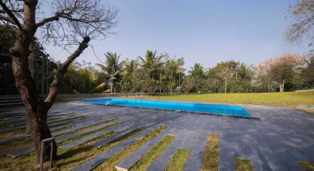 StayVista at Earth Song, Varaa Hotelli Hotellit New Delhi uima-altaalla, Uima-allas
