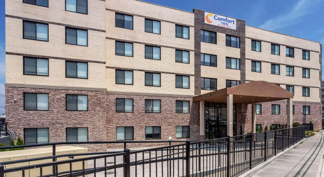Comfort Inn JFK Airport, Забронировать Отель Джамейка Куинс, рядом с All Metro Health Care Lynbrook