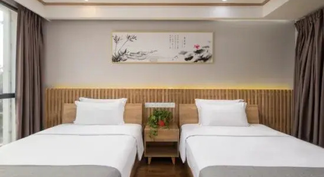 Трёхместный люкс Deluxe с красивым видом из окна Wangxia Homestay (Jiuhuashan Transfer Center)