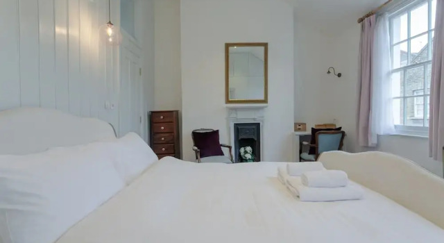 3 Bedroom Property in Whitechapel, Varaa Lomakoti Mökit kohteessa Merseyside, Mökki