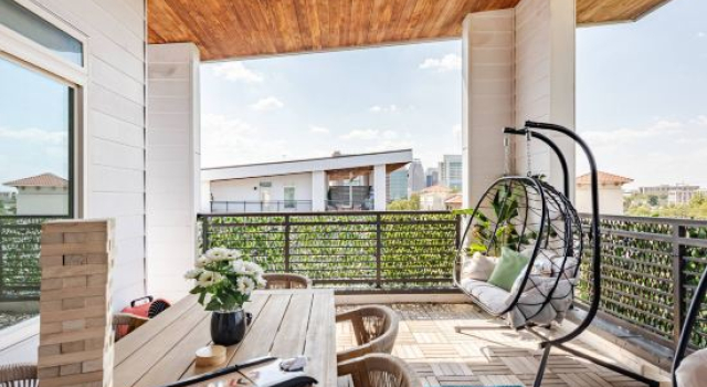 Luxury Riverwalk Penthouse Pool & Skyline Views, Забронировать Отель Сан-Антонио Bexar County, рядом с Квартал исторических искусств Ла Вильита