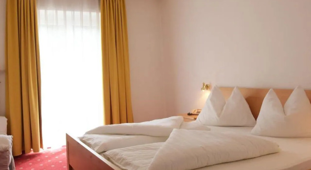 Hotel Pension Schweitzer, Забронировать Гостевой дом Отели в центре Силандро, в центре
