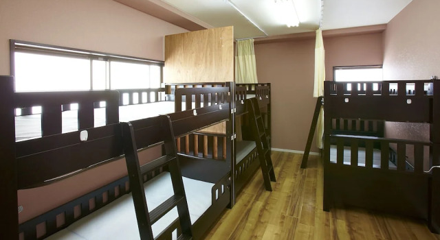 Кровать в общем номере (женский номер) Bonfire Hostel Osaka