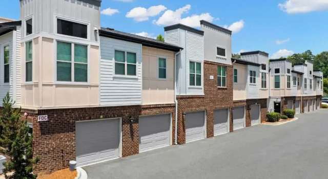 Landing Furnished Apartments - Charlotte Northlake
