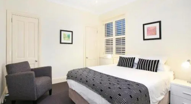 Art Deco in the Cul-de-Sac - Spacious Executive 1BR Potts Point Apartment in Quiet Cul-de-Sac