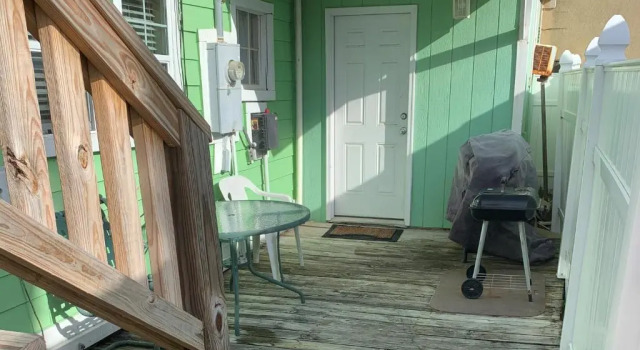 Коттедж с 2 комнатами Key Lime Cottage - 1930's Cottage Steps from the Sand