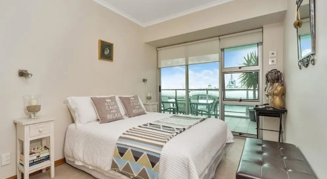QV Charming Viaduct Harbour Apartment - 787, Забронировать Апартаменты/квартира Отели Окленда с парковкой, рядом с Причал Queens Wharf, Парковка
