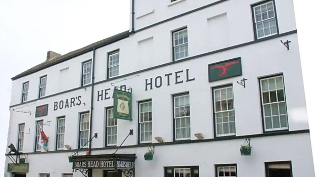 Boars Head Hotel, Забронировать Отель Кармартен Carmarthenshire, рядом с Галерея Oriel Myrddin