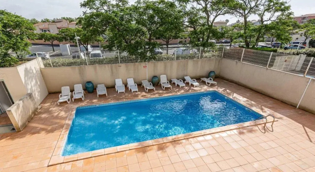 Relaxed Coastal Living in Agde, Rezervovat Hotel Hotely v Canal du Midi s bazénem, Bazén
