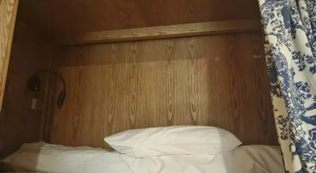 Кровать в общем номере Punjadara Hotel