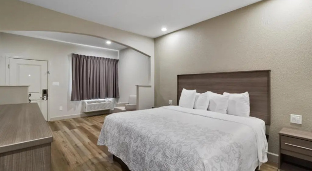 Двухместный номер Premium Red Roof Inn PLUS + Galveston - Beachfront