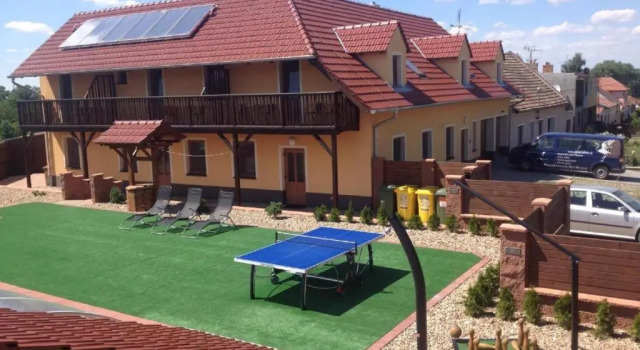 U Jeřába - komplex B, Prenota Hotel Hotel a Moravia meridionale con parcheggio, Parcheggio