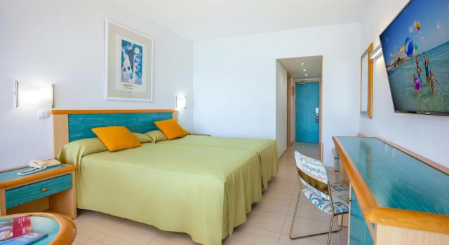 Семейный номер Standard с видом на море Hotel Servigroup Galua